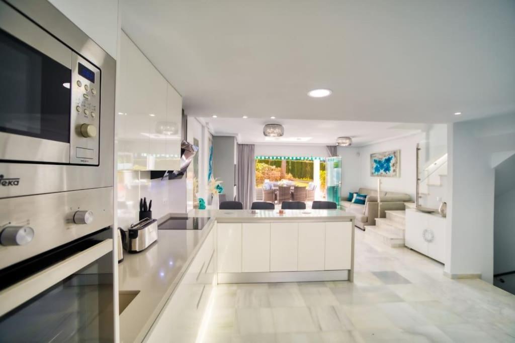 Luxury With Games & Sea Views Feriehus Marbella