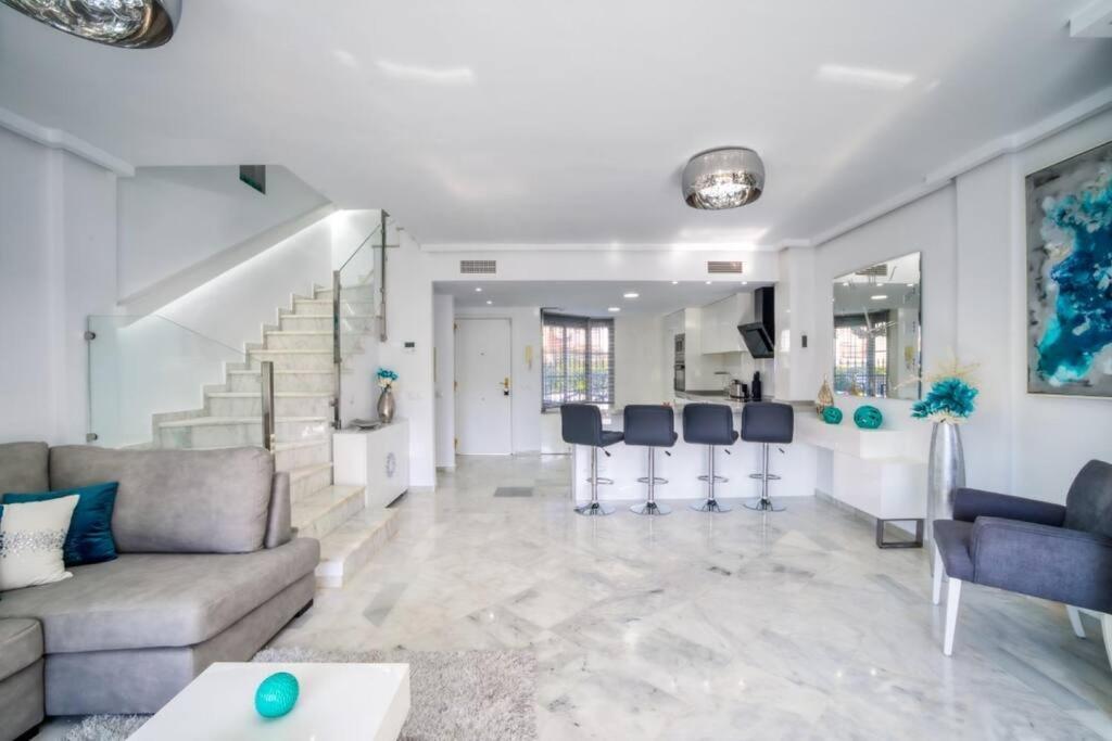 Luxury With Games & Sea Views Feriehus